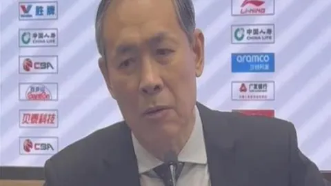 “猛龙败北，巴雷特33分12助攻，戴维斯38分12篮板，遭对手逆转”